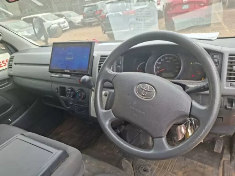 TOYOTA Hiace   - 2013