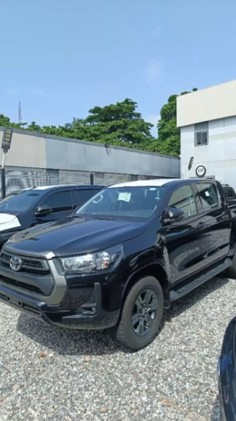 Toyota Hilux   - 2025