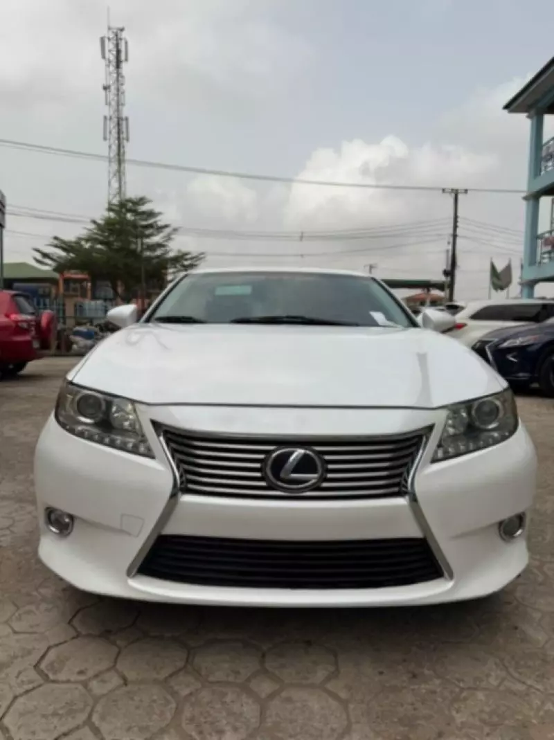 Lexus ES   - 2013