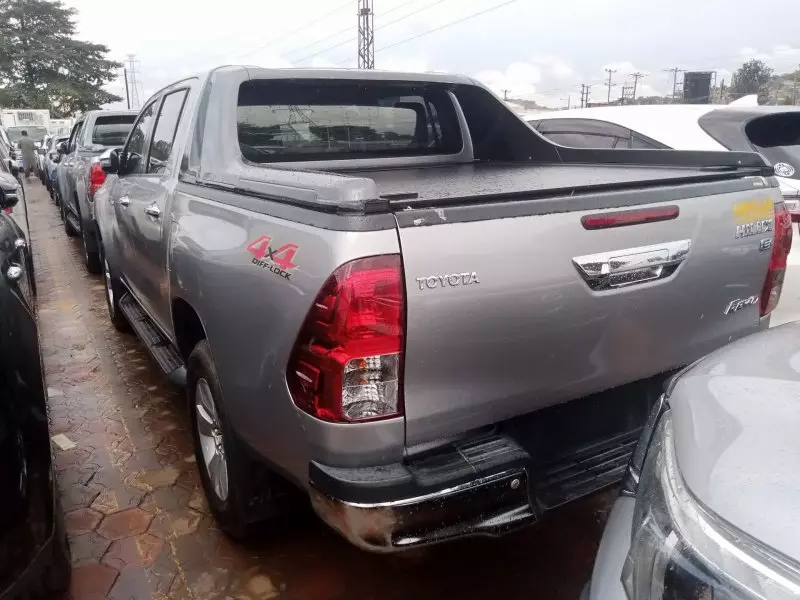 Toyota Hilux   - 2018