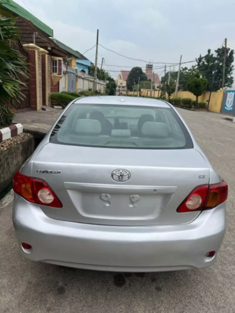 Toyota Corolla   - 2010