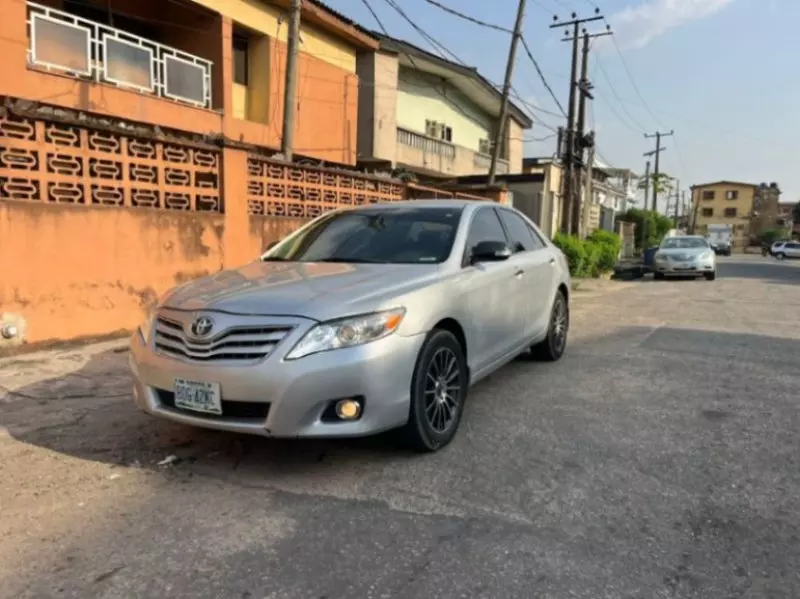 Toyota Camry   - 2010