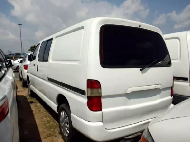 Toyota Hiace   - 2013
