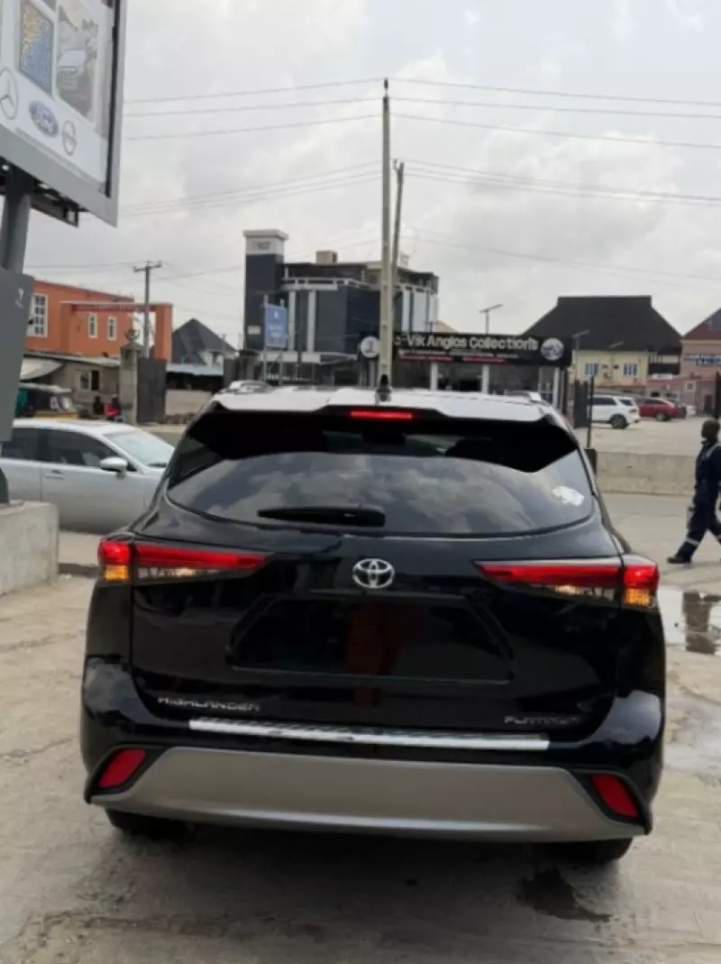 Toyota Highlander   - 2021