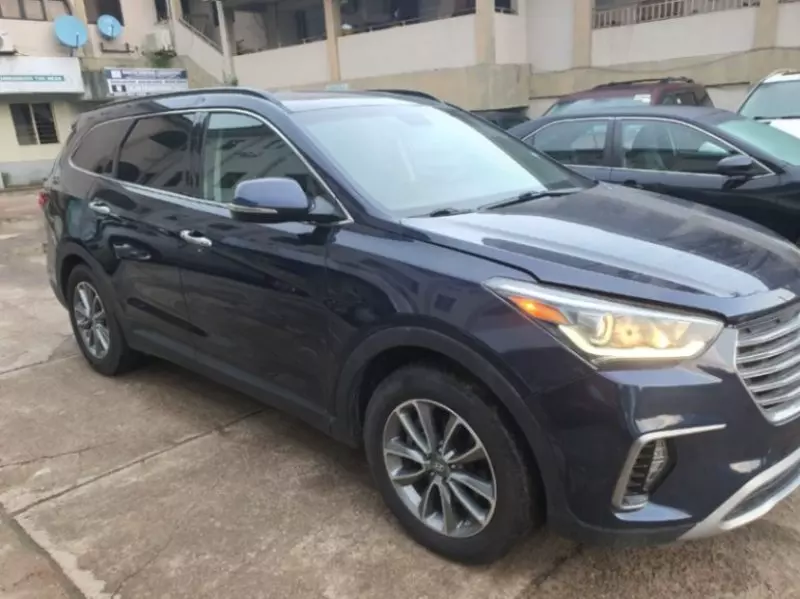 Hyundai Santa Fe   - 2017