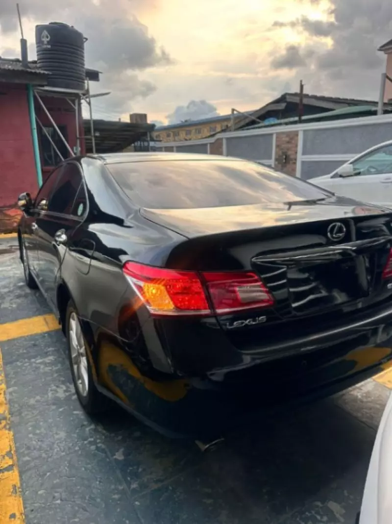 Lexus ES   - 2011