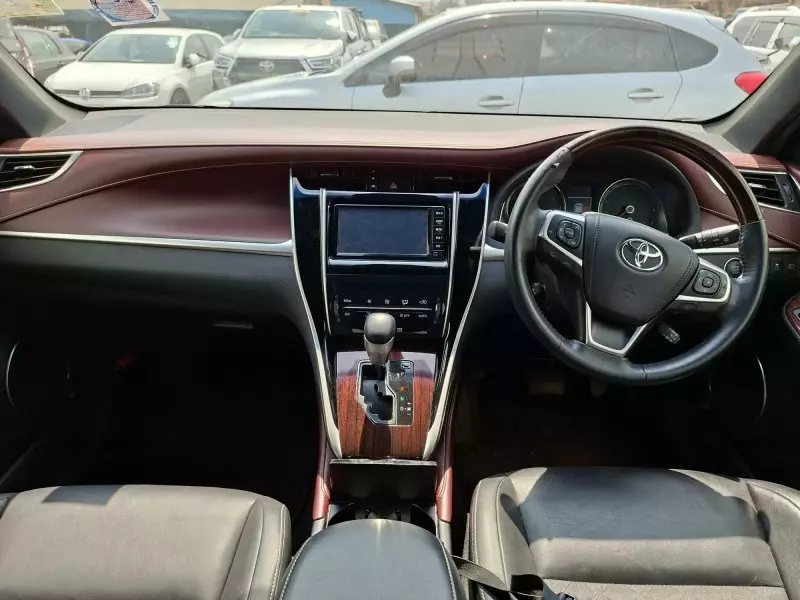 Toyota Harrier   - 2017