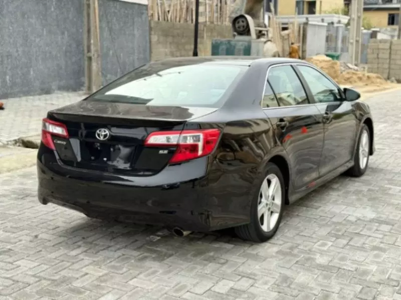 Toyota Camry   - 2014