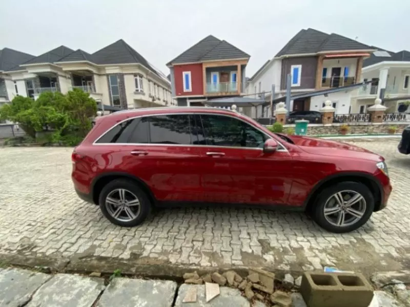 Mercedes-Benz GLC 300   - 2020