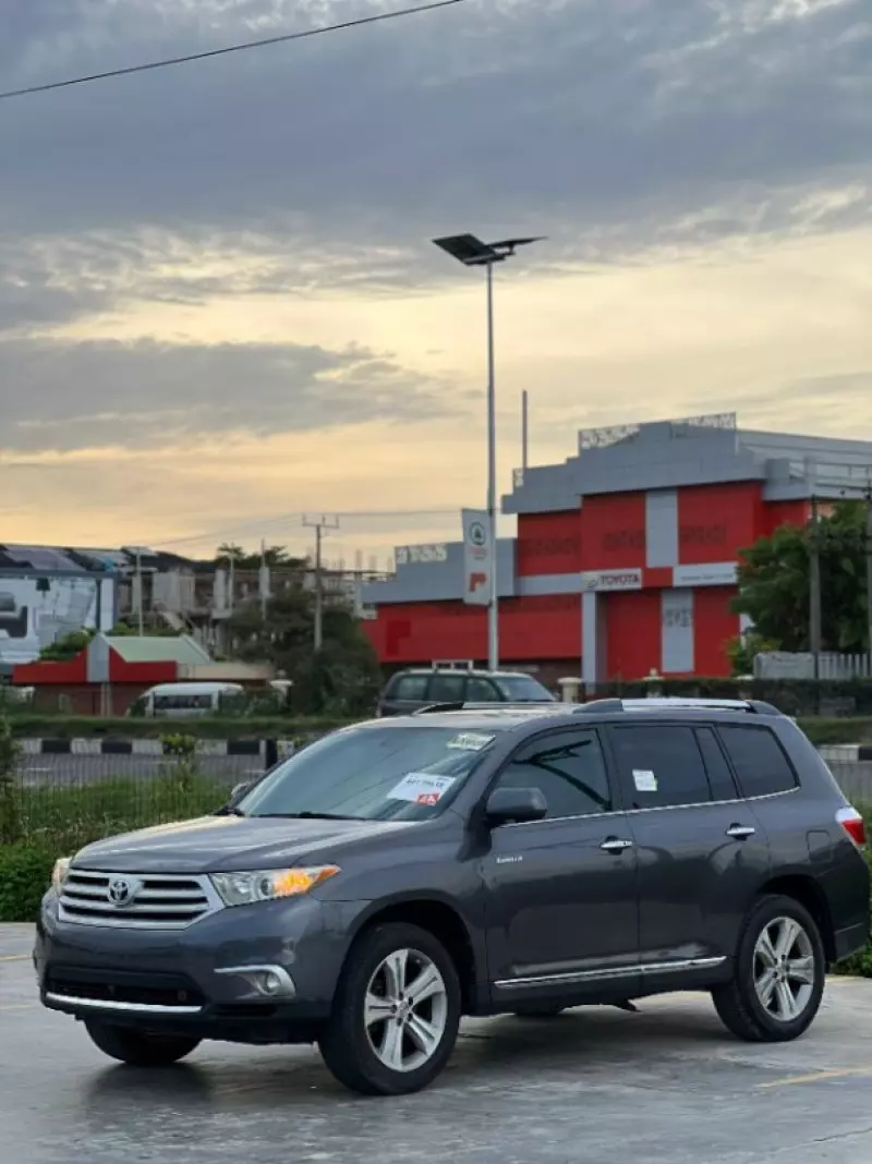 Toyota Highlander   - 2013