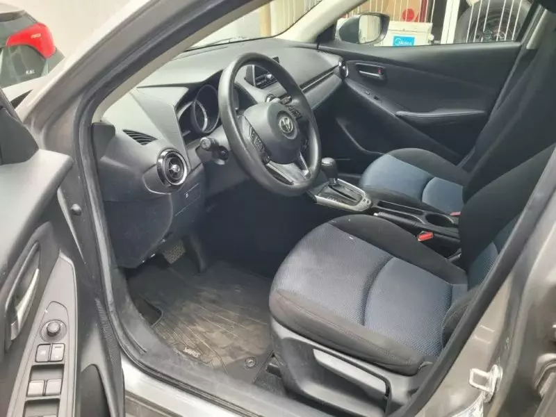 TOYOTA Yaris   - 2016