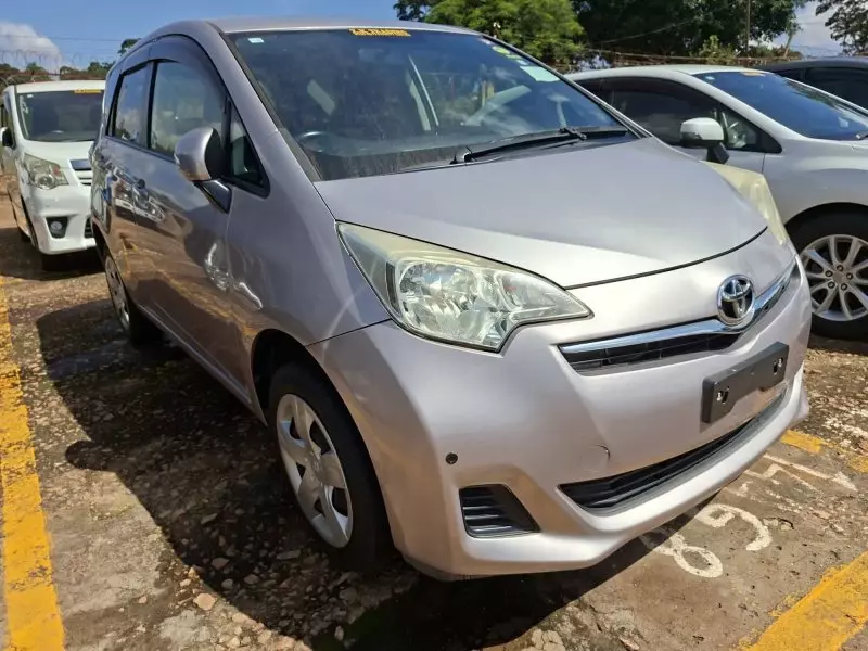 Toyota Ractis   - 2012