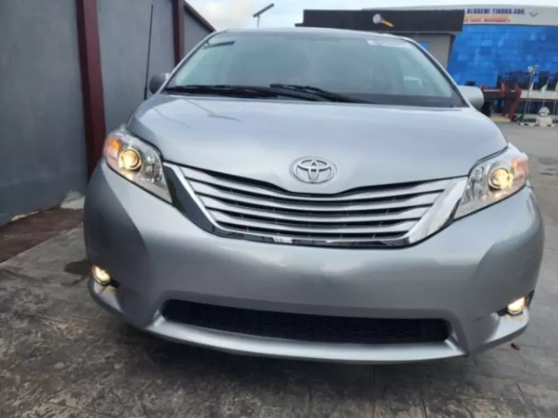 Toyota Sienna   - 2014