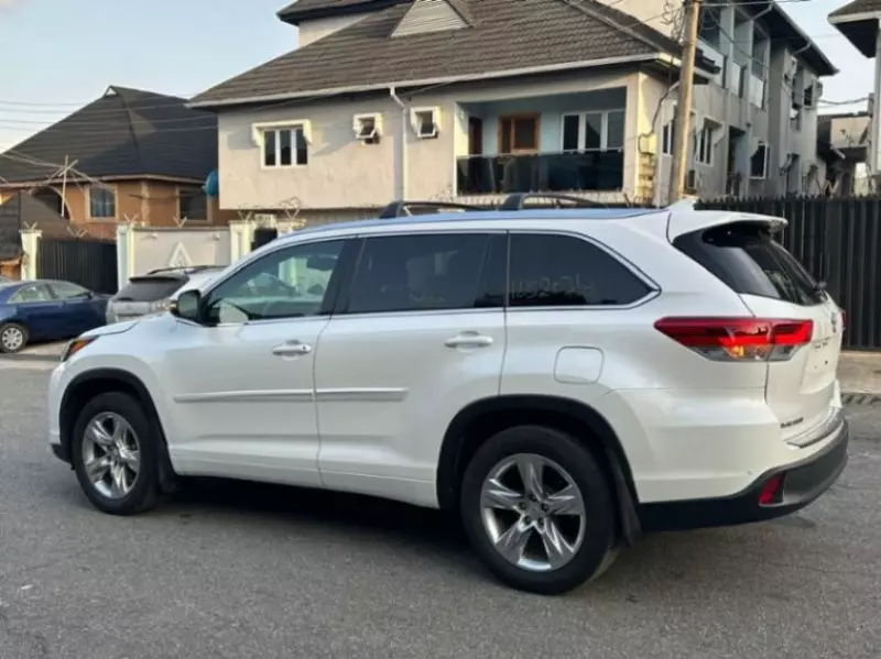 Toyota Highlander   - 2015