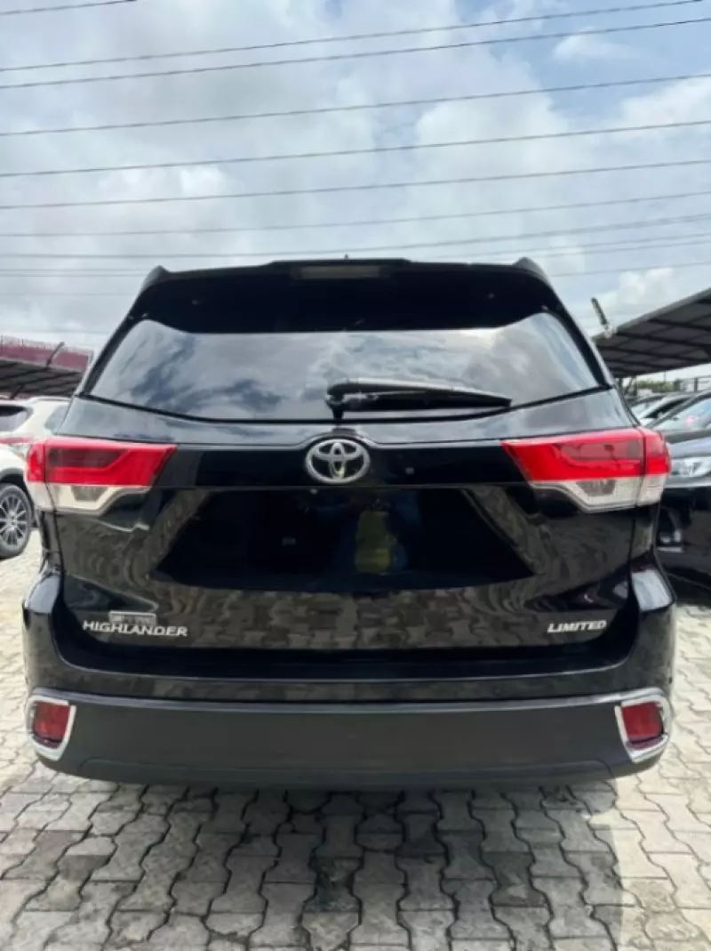 Toyota Highlander   - 2015