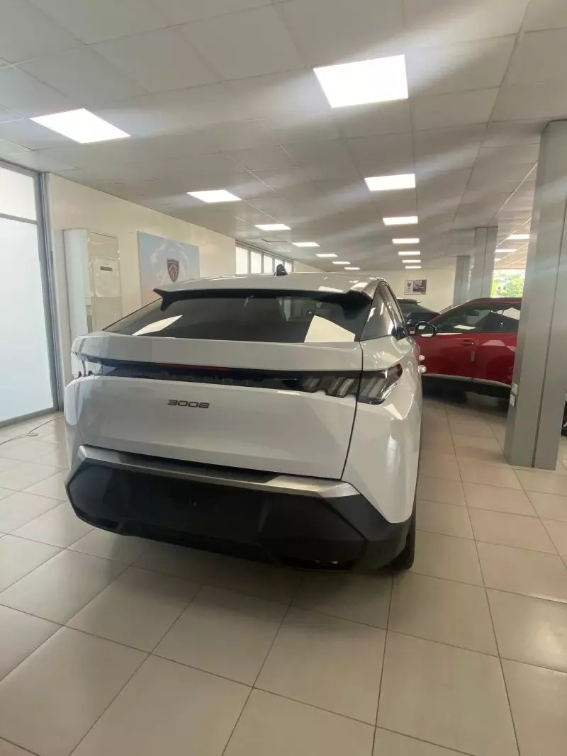 Peugeot 3008   - 2025