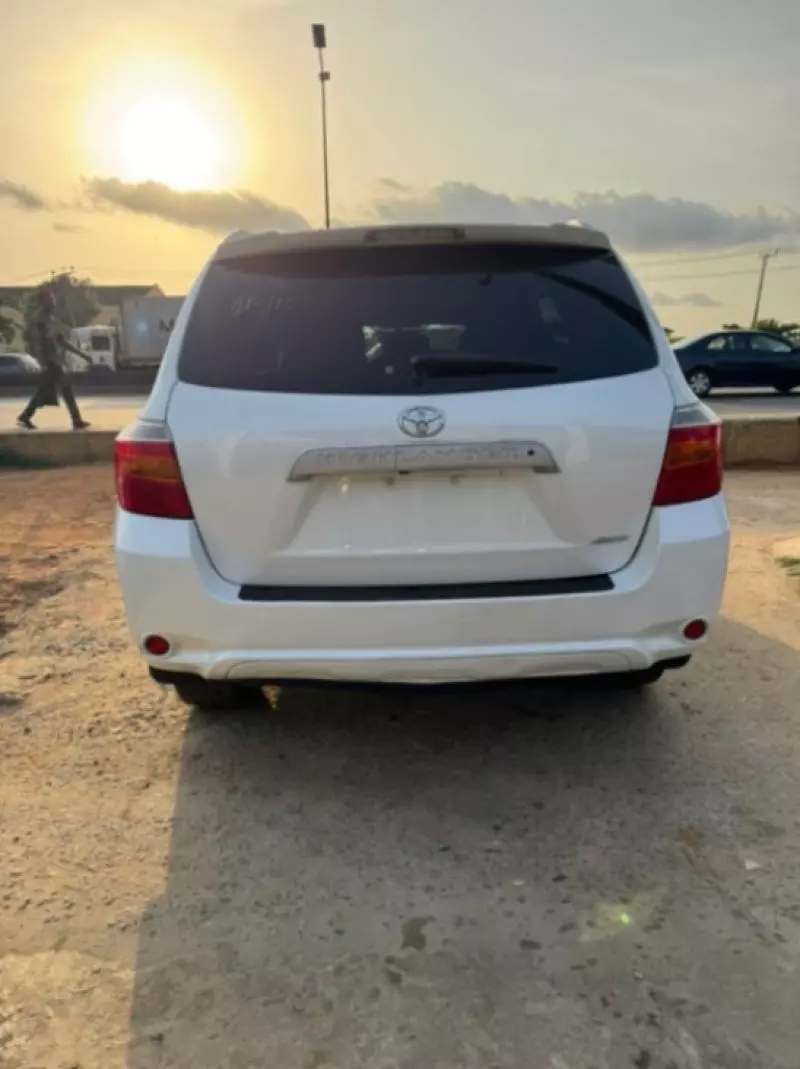 Toyota Highlander   - 2010