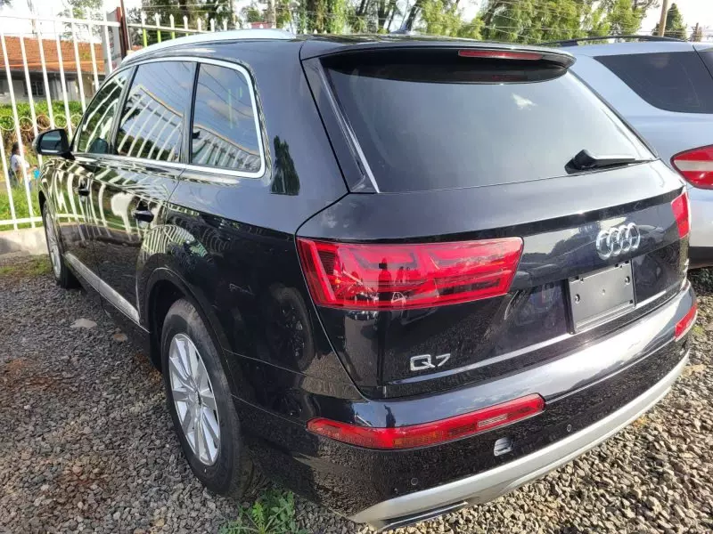 Audi Q7   - 2017