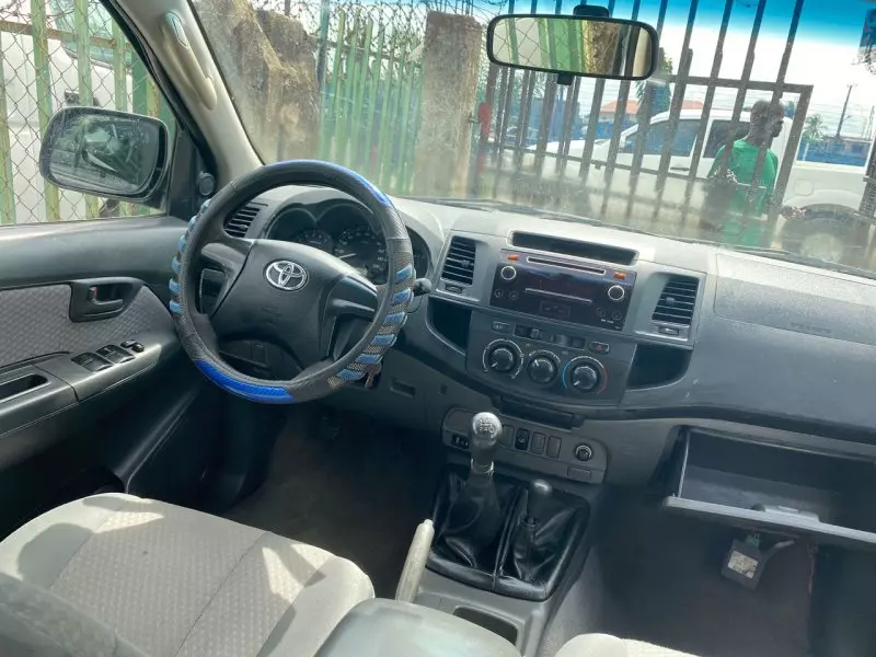 Toyota Hilux   - 2013