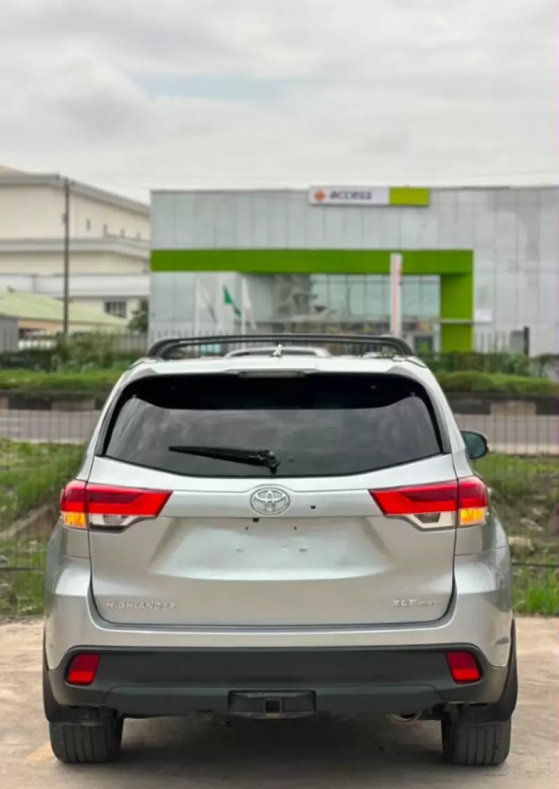 TOYOTA Highlander   - 2019