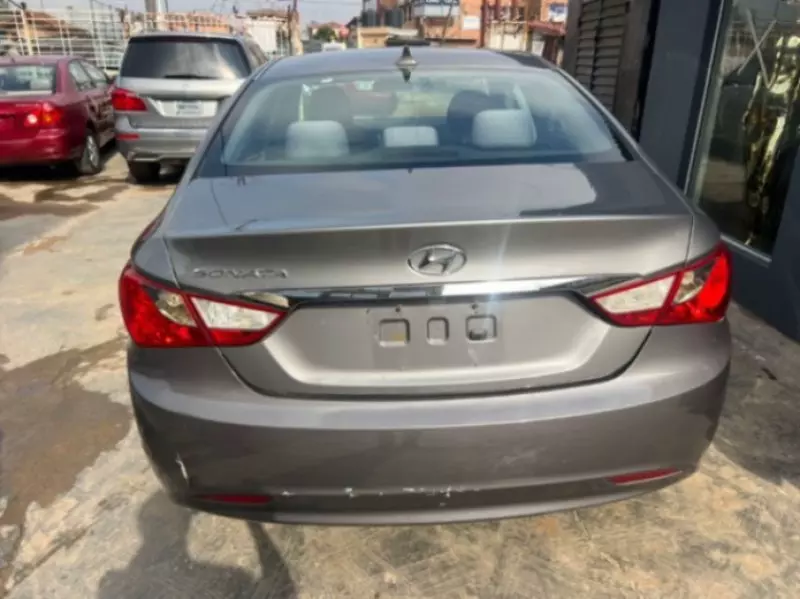 Hyundai Sonata   - 2011