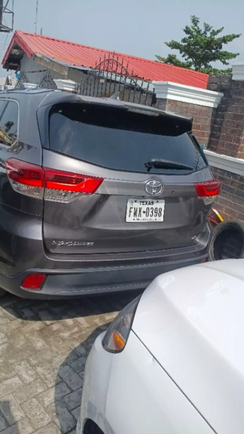 Toyota Highlander   - 2018