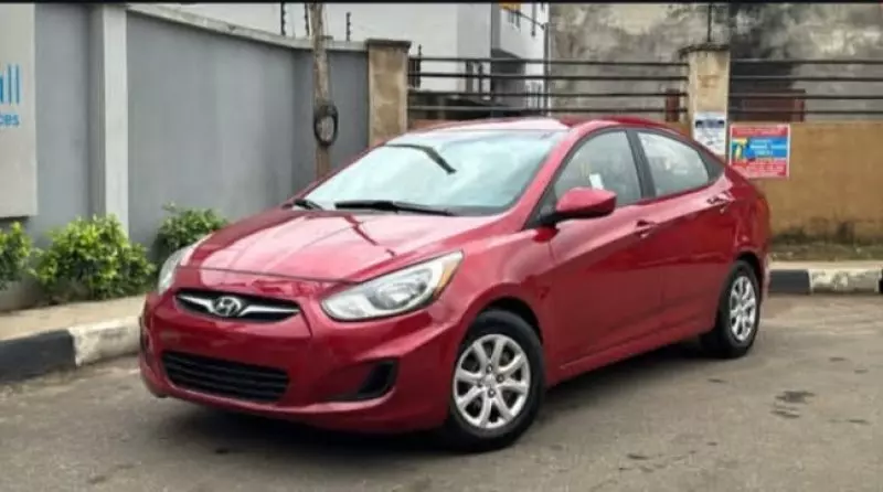 Hyundai Accent   - 2012