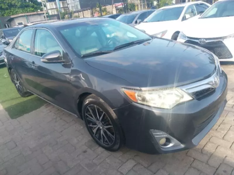 Toyota Camry   - 2012