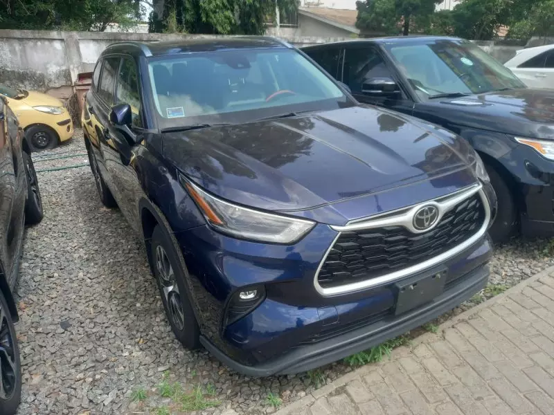 Toyota Highlander   - 2021