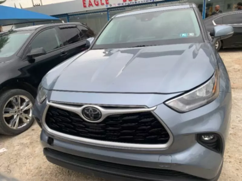 Toyota Highlander   - 2020