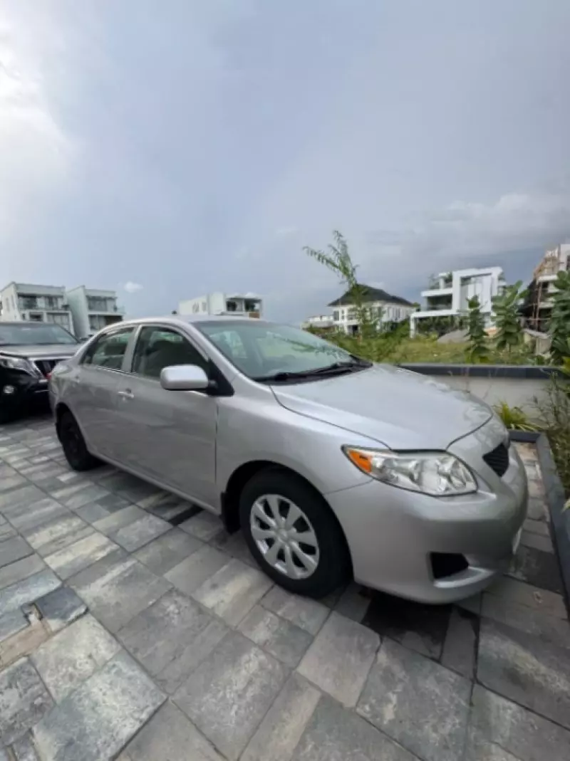 Toyota Corolla   - 2009