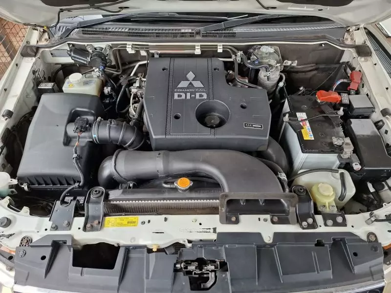 Mitsubishi Pajero Sport   - 2013