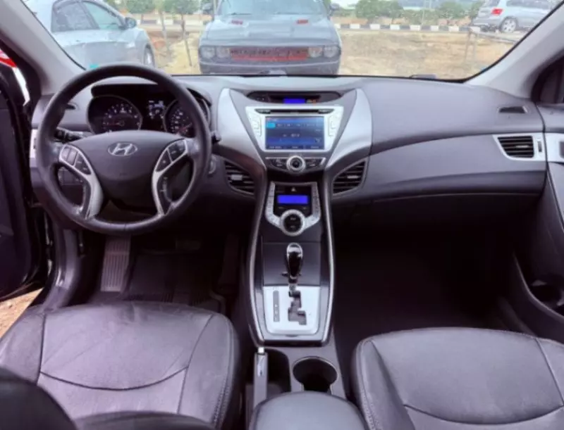 Hyundai Elantra - 2011