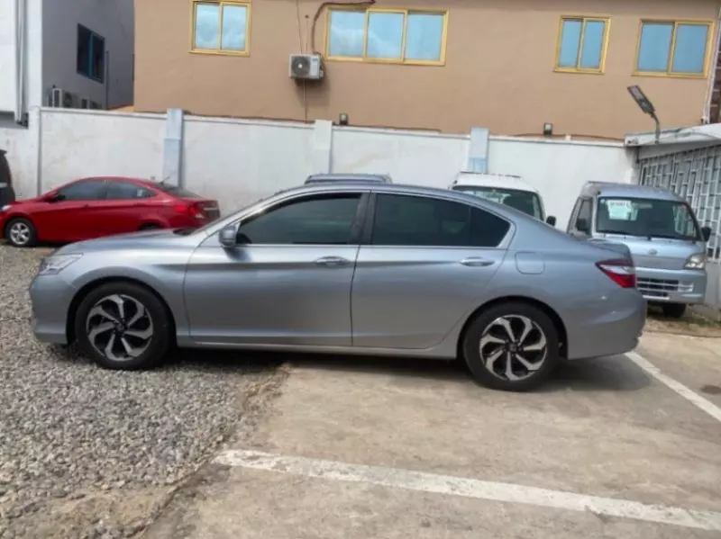 Honda Accord   - 2017