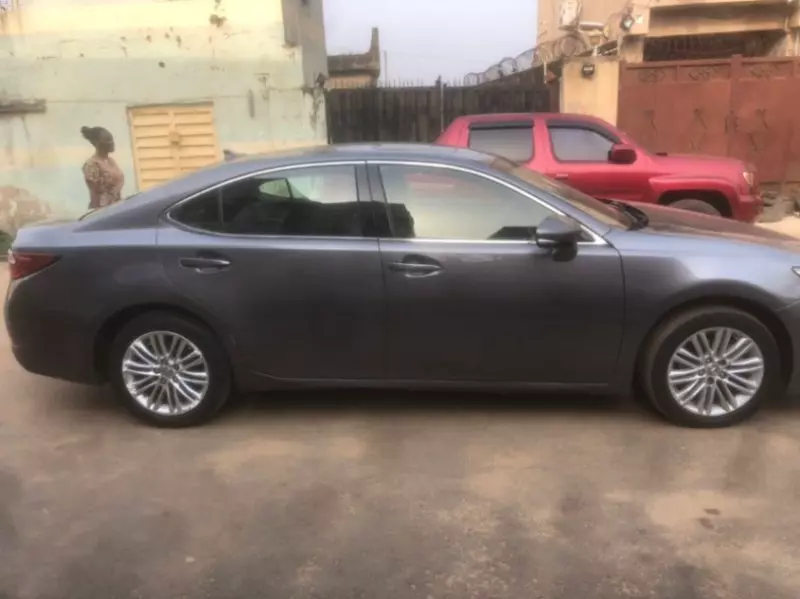 Lexus ES   - 2013