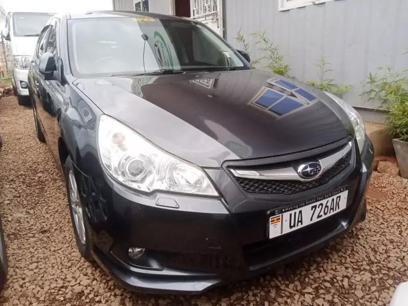 Subaru Legacy   - 2010