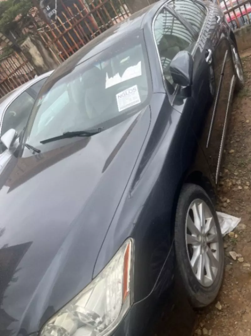 Lexus ES   - 2010