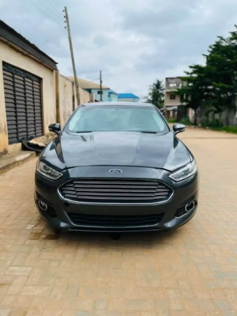 Ford Fusion   - 2016