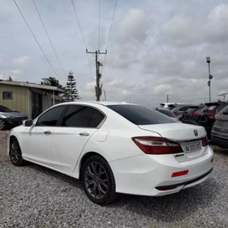 Honda Accord   - 2019