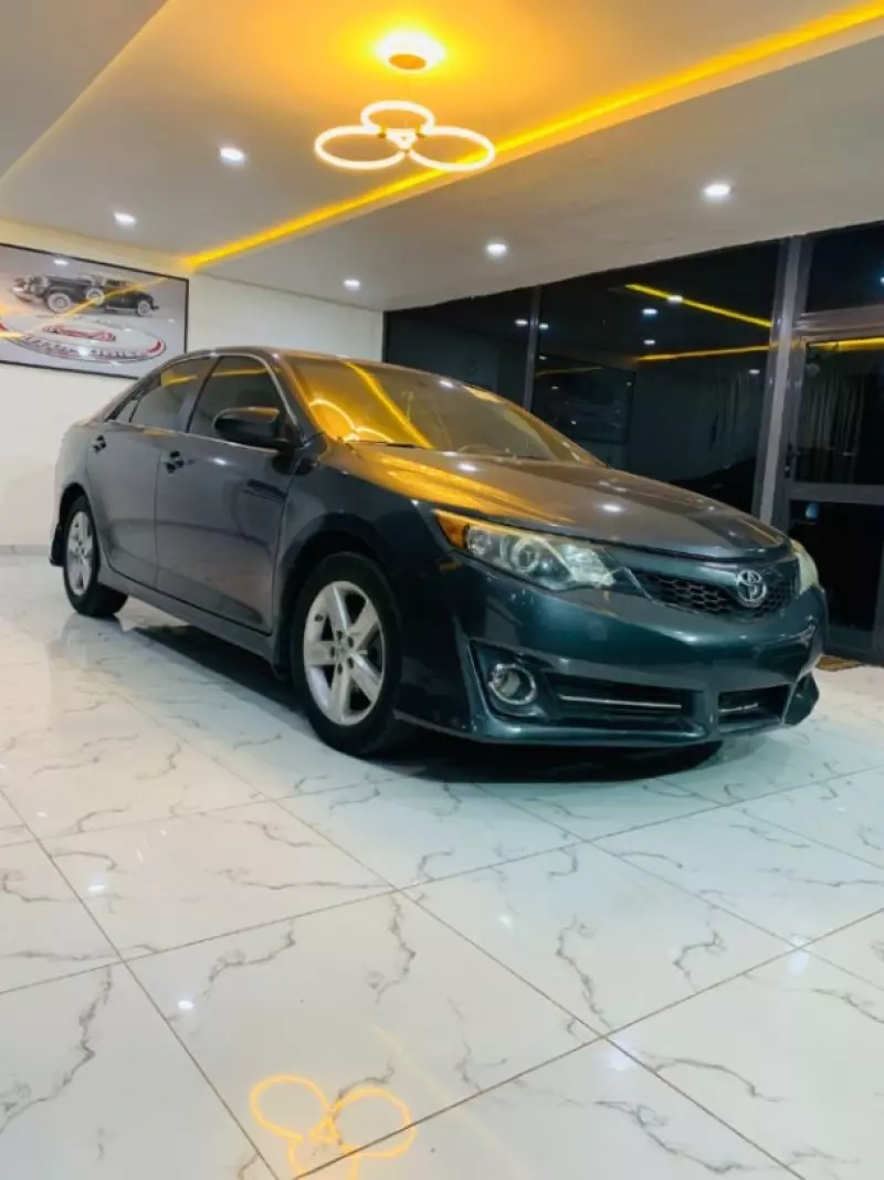 Toyota Camry   - 2013