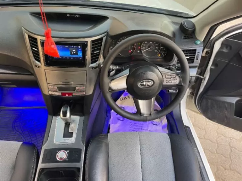 Subaru Legacy    - 2011