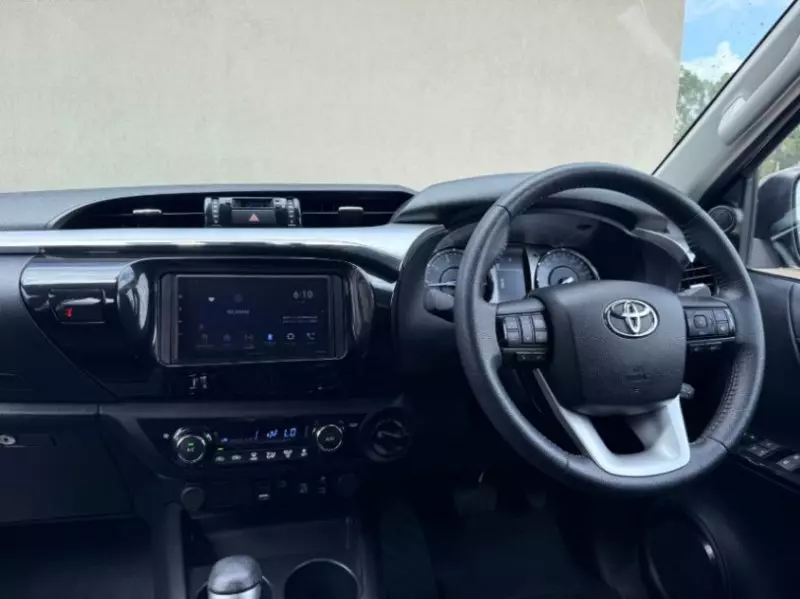 Toyota Hilux   - 2021