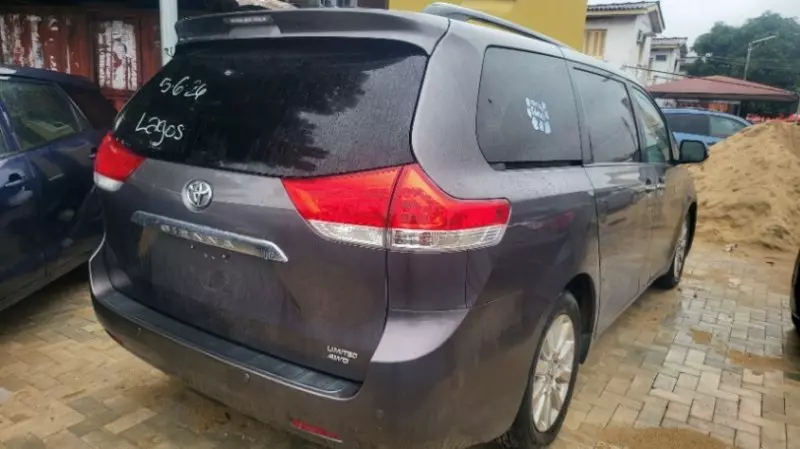 TOYOTA Sienna   - 2013