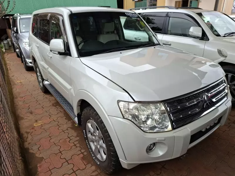 Mitsubishi Pajero Sport   - 2013