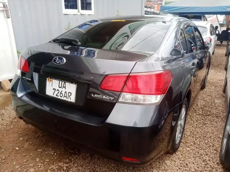 Subaru Legacy   - 2010