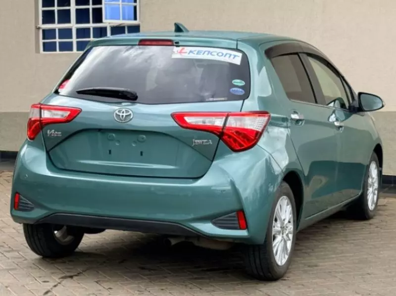 Toyota Vitz   - 2018