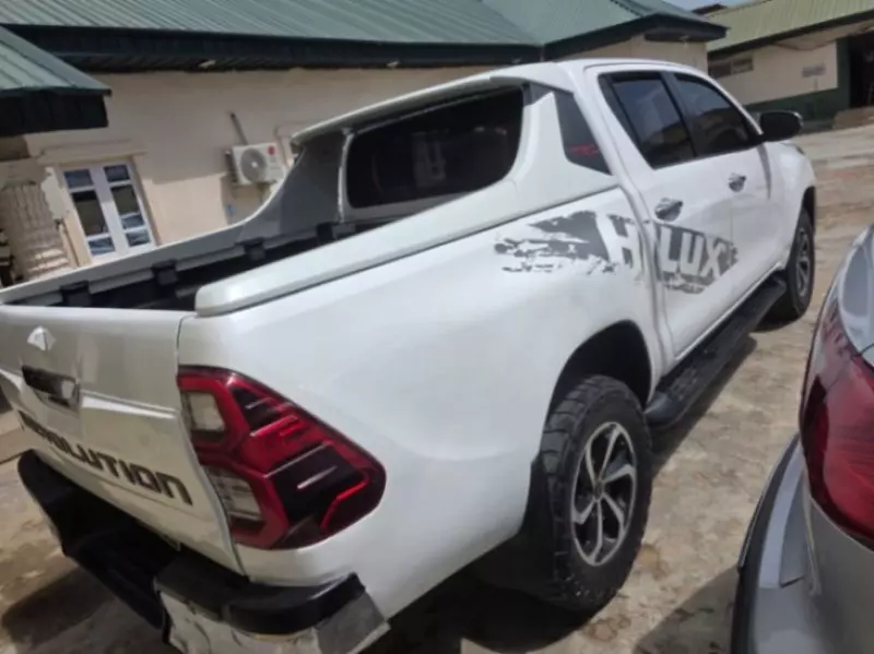 TOYOTA Hilux   - 2019