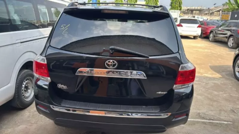 Toyota Highlander   - 2012