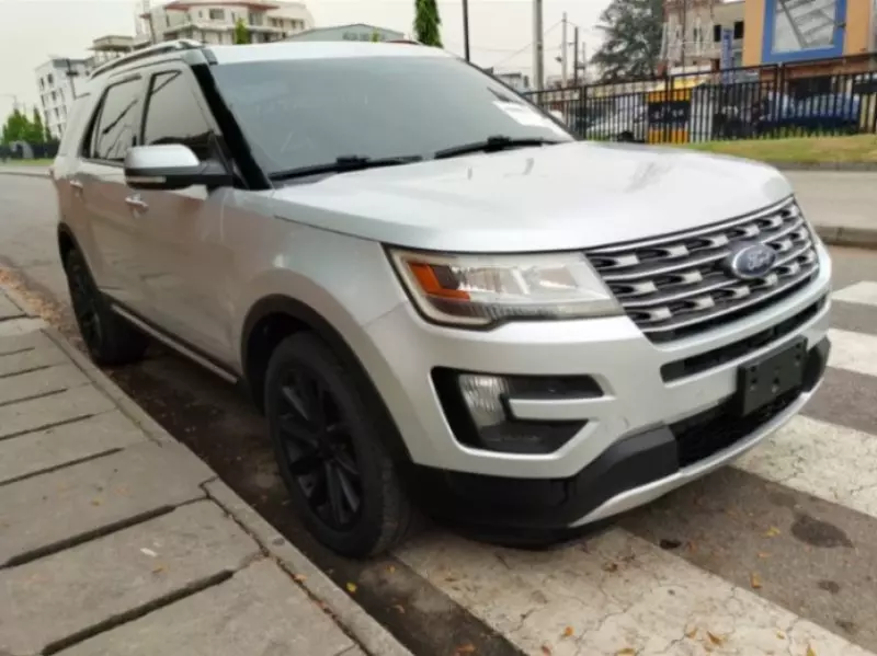 Ford Explorer   - 2016