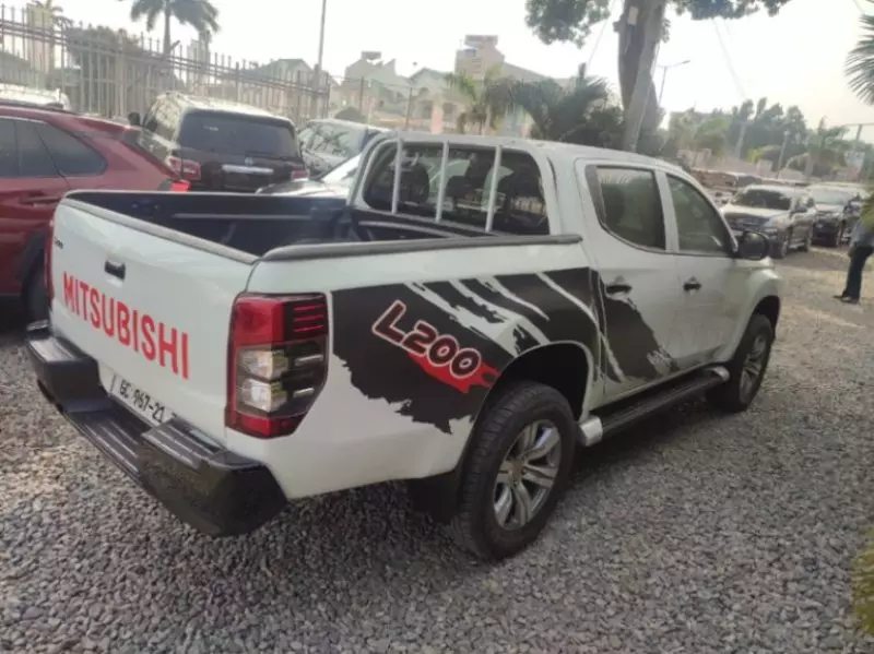 Mitsubishi L200   - 2021